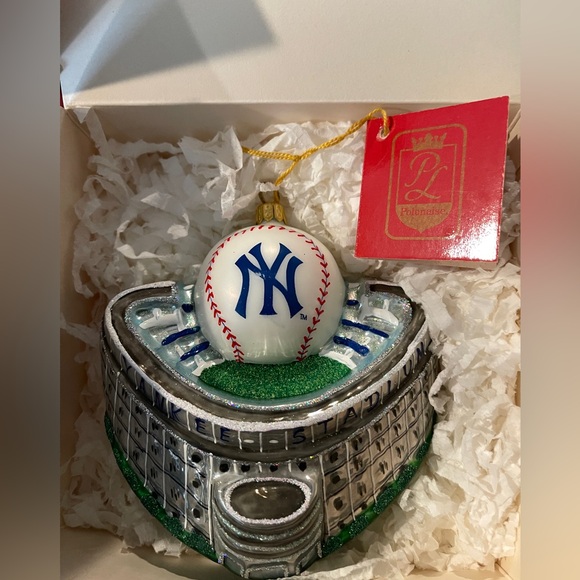 New York Yankees Baseball Stadium Polonaise Hand Blown Glass Christmas Ornament - Picture 5 of 8